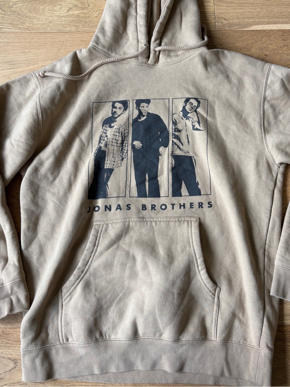 The Jonas Brothers 2023 tour hoodie unisex large